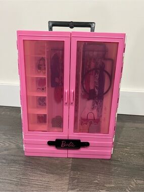 Barbie Fashionistas Ultimate Closet Portable Wardrobe Playset